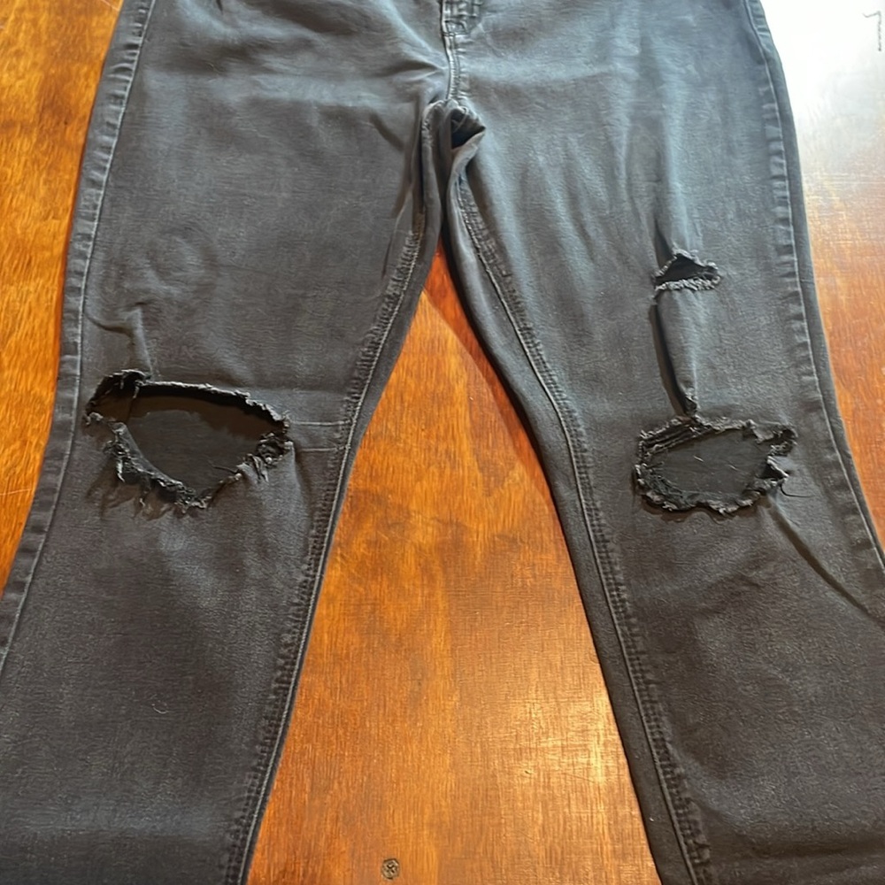 Distressed jeans - Picture 2 of 4